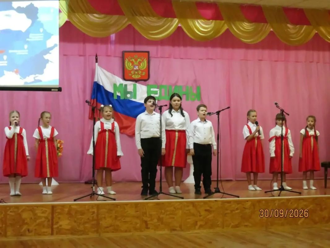 С Россией в сердце. Сегодня в стенах МКУ ЦКиД «Современник» города Бердянск прошло торжественное мероприятие «С Россией в сердце» , посвященное важной исторической дате — воссоединению новых территорий с Российской... С Россией в сердце. Сегодня в стенах МКУ ЦКиД «Современник» города Бердянск прошло торжественное мероприятие «С Россией в сердце» , посвященное важной исторической дате — воссоединению новых территорий с Российской...