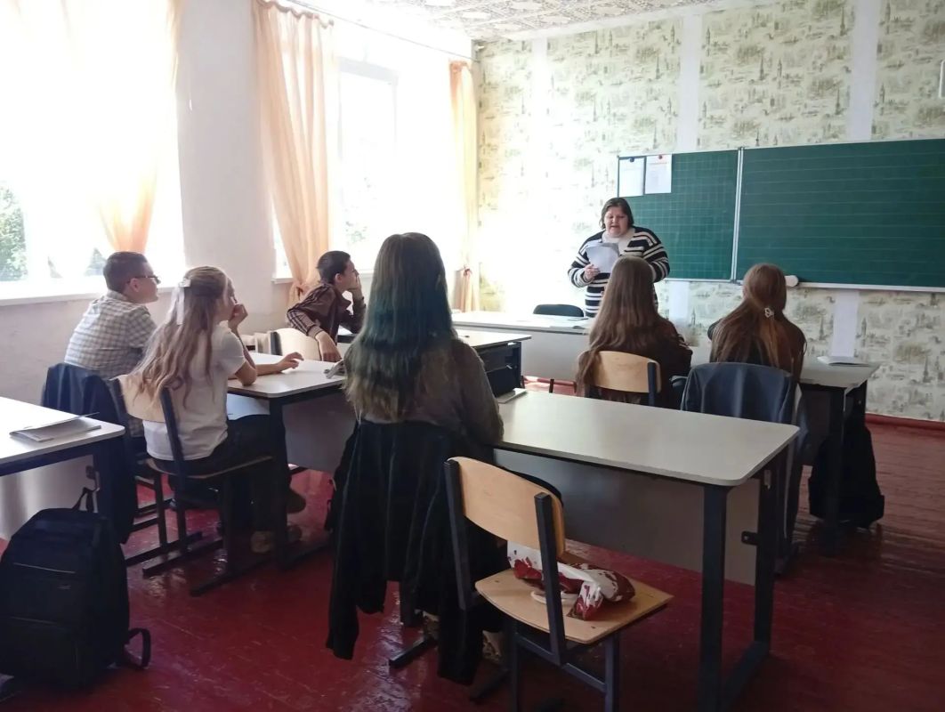 В Дмитровской школе состоялся познавательно-игровой час для учащихся В Дмитровской школе состоялся познавательно-игровой час для учащихся