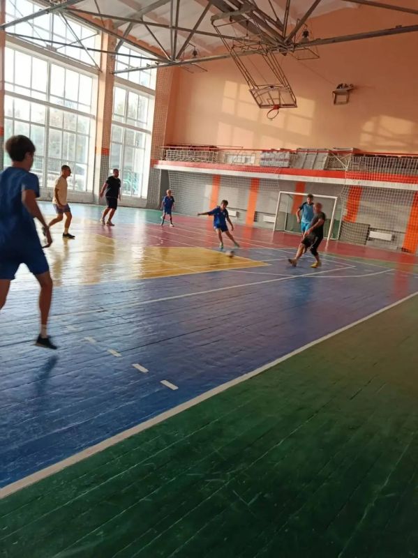 В спортивной школе города Токмак состоялся дружеский футбольный матч, посвящённый Дню воссоединения Запорожской области с Российской Федерацией В спортивной школе города Токмак состоялся дружеский футбольный матч, посвящённый Дню воссоединения Запорожской области с Российской Федерацией