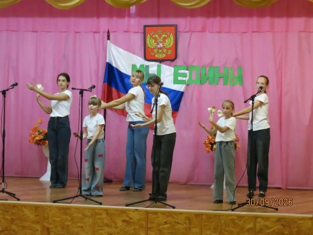 С Россией в сердце. Сегодня в стенах МКУ ЦКиД «Современник» города Бердянск прошло торжественное мероприятие «С Россией в сердце» , посвященное важной исторической дате — воссоединению новых территорий с Российской... С Россией в сердце. Сегодня в стенах МКУ ЦКиД «Современник» города Бердянск прошло торжественное мероприятие «С Россией в сердце» , посвященное важной исторической дате — воссоединению новых территорий с Российской...
