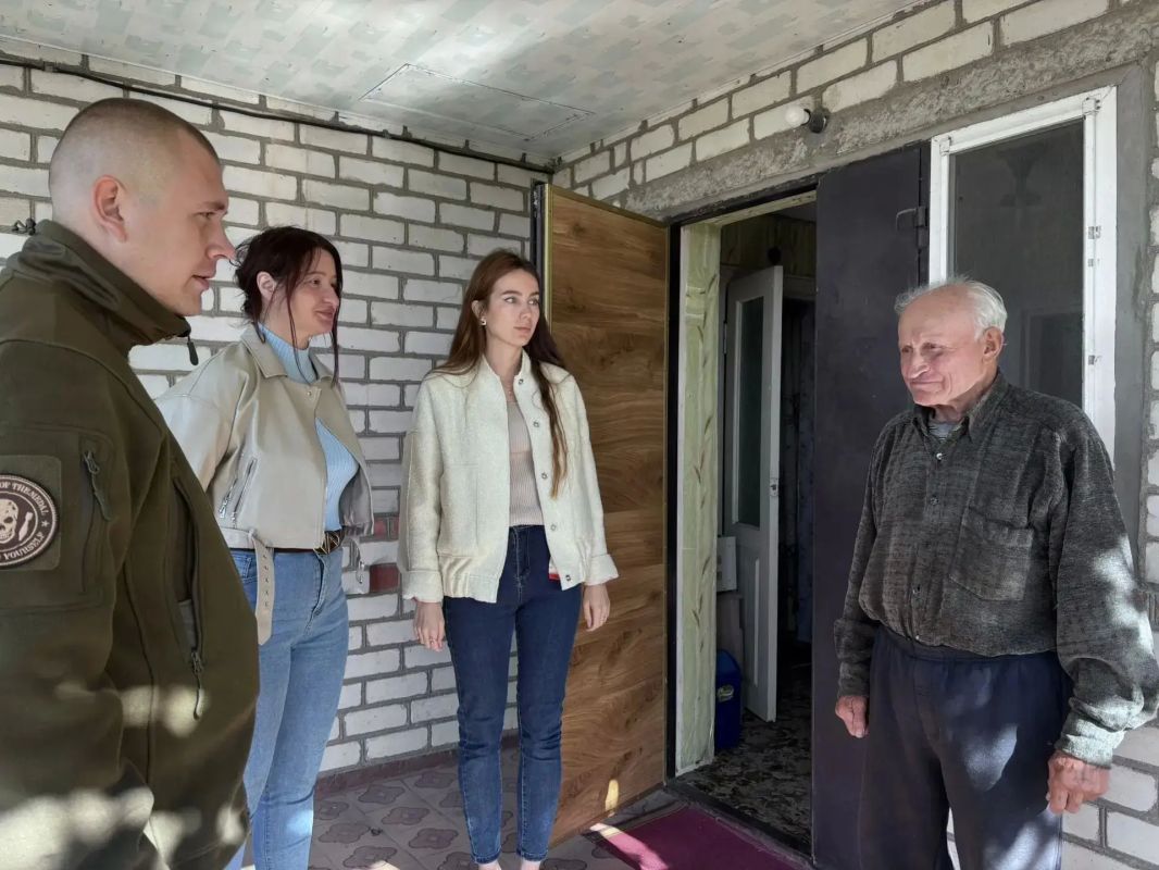 В рамках работы по поддержке старшего поколения представители администрации Приморского муниципального округа организовали визит к семье долгожителей В рамках работы по поддержке старшего поколения представители администрации Приморского муниципального округа организовали визит к семье долгожителей