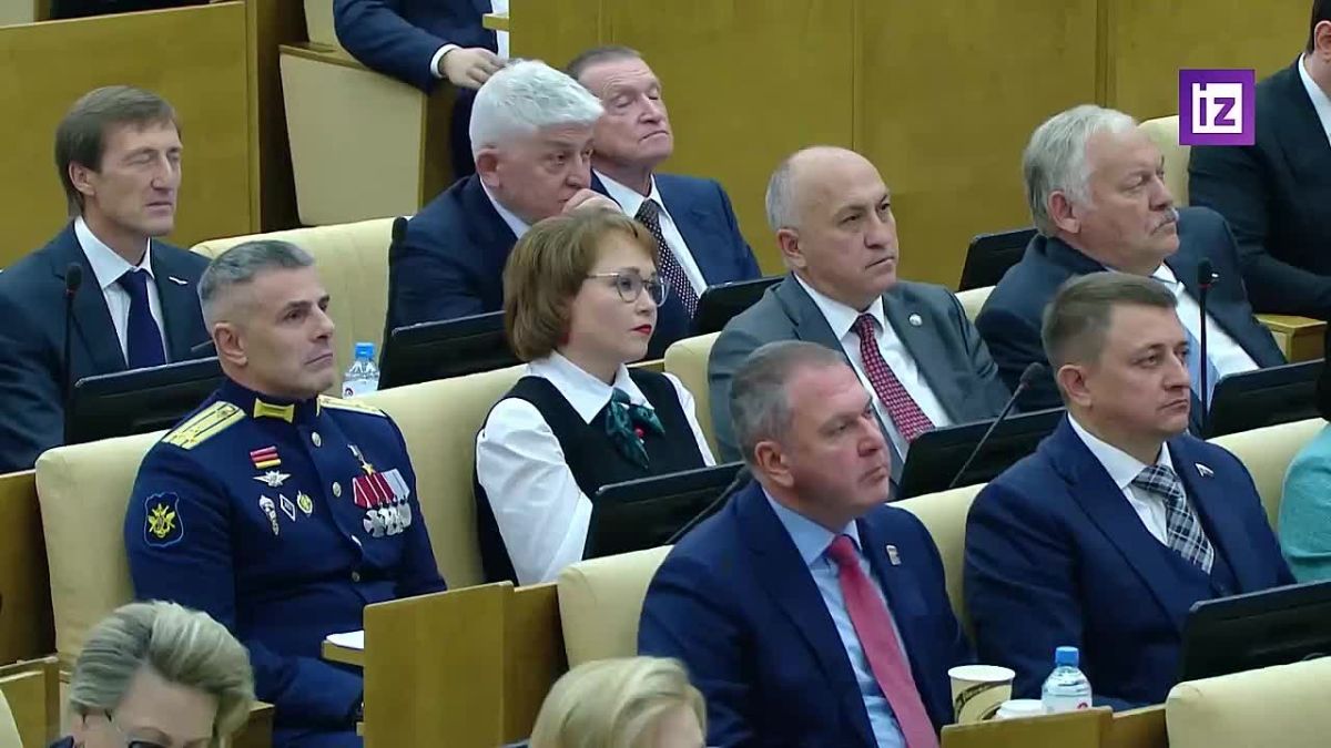 "День воссоединения новых регионов стал символом праведной борьбы русских людей всей страны, жителей Донбасса и Новороссии за свободу": Владимир Путин поздравил россиян с Днем воссоединения новых регионов с Россией