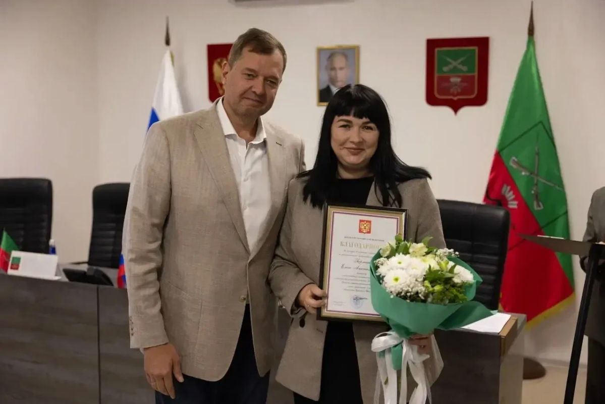 Евгений Балицкий: Большой честью для меня было вручить высокие государственные награды от Президента и Правительства Российской Федерации работникам Администрации Губернатора и Правительства Запорожской области, медицинским... Евгений Балицкий: Большой честью для меня было вручить высокие государственные награды от Президента и Правительства Российской Федерации работникам Администрации Губернатора и Правительства Запорожской области, медицинским...