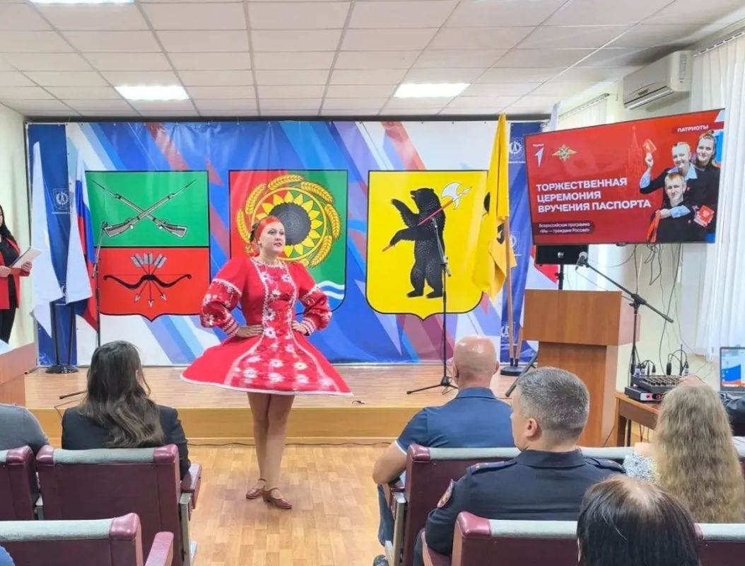 30 сентября работники культуры Акимовского муниципального округа приняли участие в торжественном мероприятии, посвященном Дню воссоединения ДНР, ЛНР, Запорожской области и Херсонской области 30 сентября работники культуры Акимовского муниципального округа приняли участие в торжественном мероприятии, посвященном Дню воссоединения ДНР, ЛНР, Запорожской области и Херсонской области
