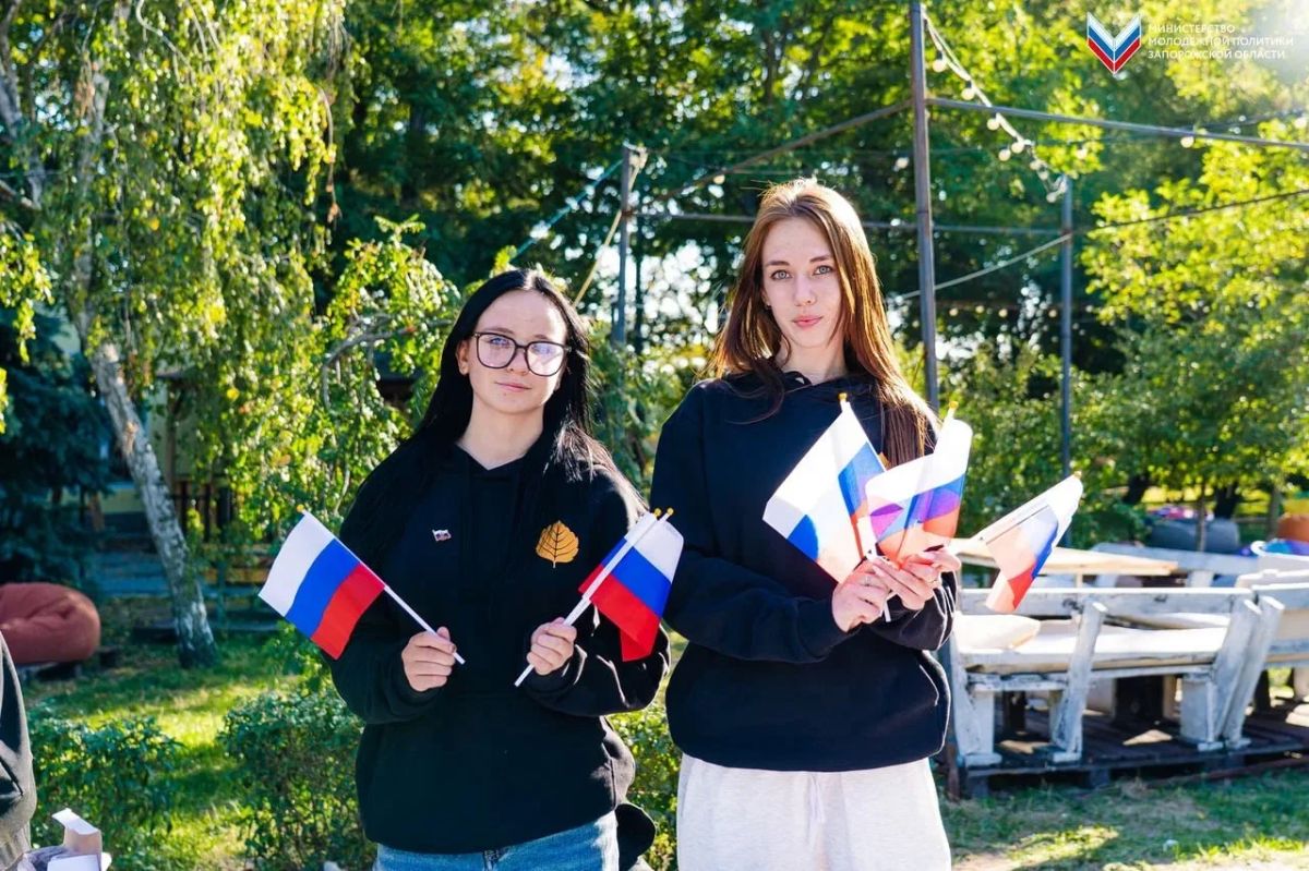 Для жителей Мелитополя прошла праздничная программа, приуроченная ко Дню воссоединения