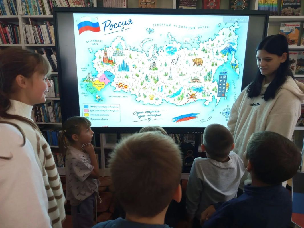 Сегодня в нашей библиотеке было по-особенному уютно и патриотично Сегодня в нашей библиотеке было по-особенному уютно и патриотично