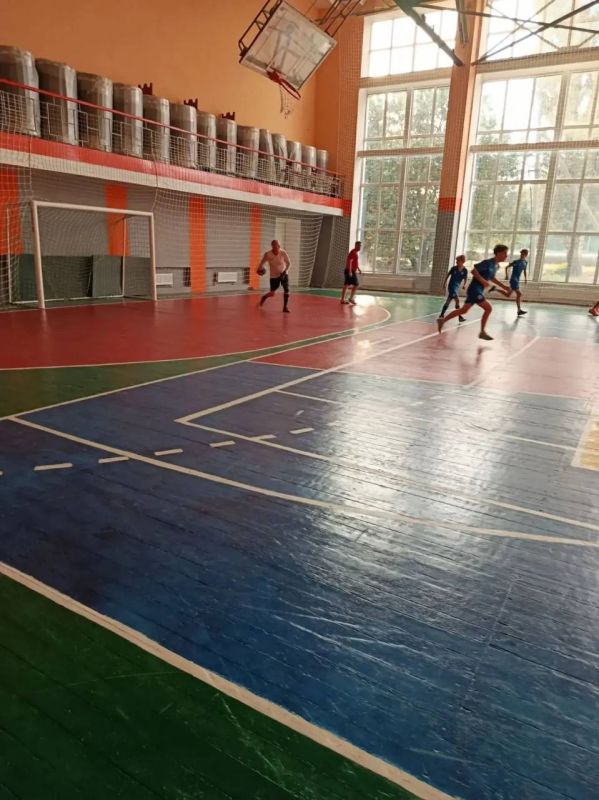 В спортивной школе города Токмак состоялся дружеский футбольный матч, посвящённый Дню воссоединения Запорожской области с Российской Федерацией В спортивной школе города Токмак состоялся дружеский футбольный матч, посвящённый Дню воссоединения Запорожской области с Российской Федерацией