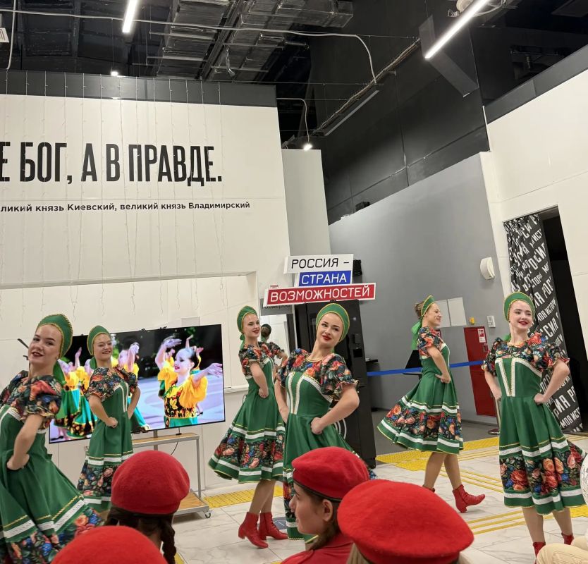 В единстве традиций. Сотрудники Управления ЗАГС Запорожской области приняли участие в тематическом мероприятии, посвящённом Дню воссоединения Донецкой Народной Республики, Луганской Народной Республики, Херсонской и... В единстве традиций. Сотрудники Управления ЗАГС Запорожской области приняли участие в тематическом мероприятии, посвящённом Дню воссоединения Донецкой Народной Республики, Луганской Народной Республики, Херсонской и...