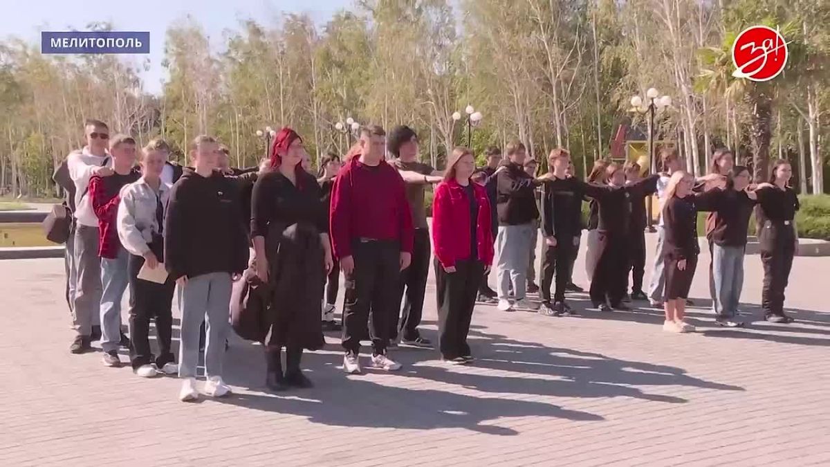 В рамках всероссийской акции «Спасибо, что #МЫВМЕСТЕ» молодёжь региона провела флешмоб «Мы едины и непобедимы»