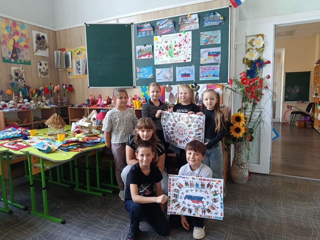 Одна страна — одна судьба: детское панно о самом главном Одна страна — одна судьба: детское панно о самом главном
