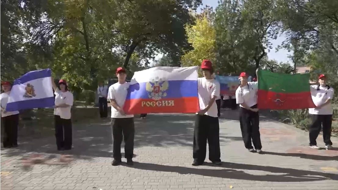 В школе №4 прошел флешмоб от активистов «Движения Первых» В школе №4 прошел флешмоб от активистов «Движения Первых»