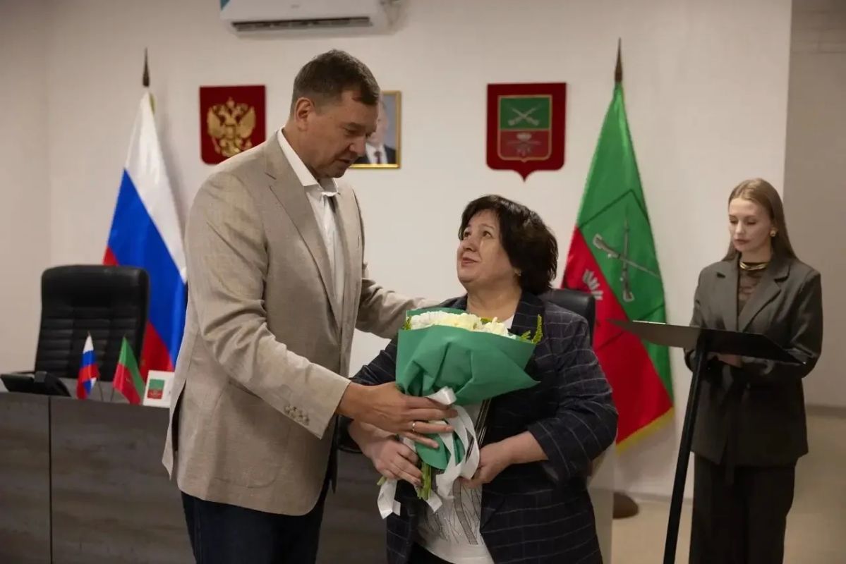 Евгений Балицкий: Большой честью для меня было вручить высокие государственные награды от Президента и Правительства Российской Федерации работникам Администрации Губернатора и Правительства Запорожской области, медицинским... Евгений Балицкий: Большой честью для меня было вручить высокие государственные награды от Президента и Правительства Российской Федерации работникам Администрации Губернатора и Правительства Запорожской области, медицинским...