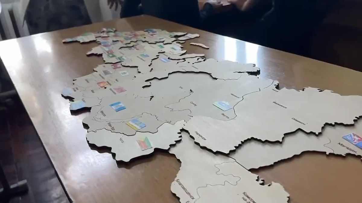 30 сентября, в День воссоединения новых регионов с Россией, стены Токмакской детской школы искусств украсил особенный проект