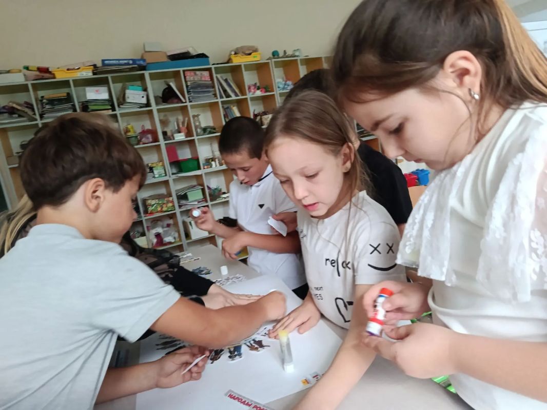 Одна страна — одна судьба: детское панно о самом главном Одна страна — одна судьба: детское панно о самом главном
