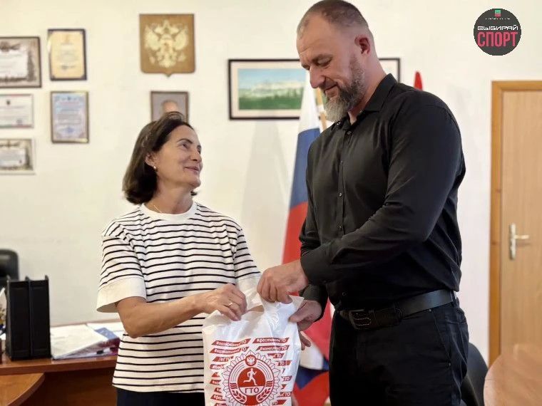 По поручению Министерства физической культуры и спорта Запорожской области, заместитель Главы Бердянского городского округа по социальным вопросам Александр Бурдин вручил памятные подарки участникам из Бердянска, принявшим... По поручению Министерства физической культуры и спорта Запорожской области, заместитель Главы Бердянского городского округа по социальным вопросам Александр Бурдин вручил памятные подарки участникам из Бердянска, принявшим...
