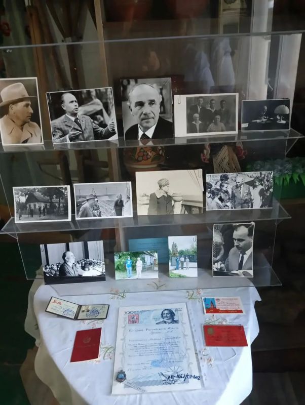 «Золотое перо»: музей села Осипенко приглашает на экскурсию к 107-летию со дня рождения земляка и писателя Михаила Годенко «Золотое перо»: музей села Осипенко приглашает на экскурсию к 107-летию со дня рождения земляка и писателя Михаила Годенко