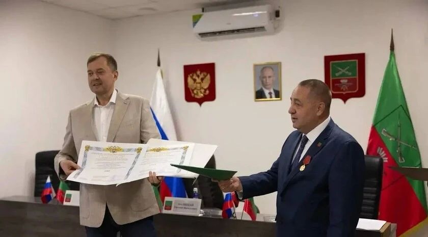 Герб и флаг Запорожской области внесены в Государственный геральдический регистр России