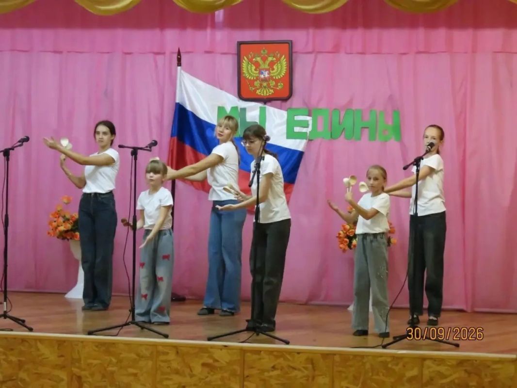 С Россией в сердце. Сегодня в стенах МКУ ЦКиД «Современник» города Бердянск прошло торжественное мероприятие «С Россией в сердце» , посвященное важной исторической дате — воссоединению новых территорий с Российской... С Россией в сердце. Сегодня в стенах МКУ ЦКиД «Современник» города Бердянск прошло торжественное мероприятие «С Россией в сердце» , посвященное важной исторической дате — воссоединению новых территорий с Российской...