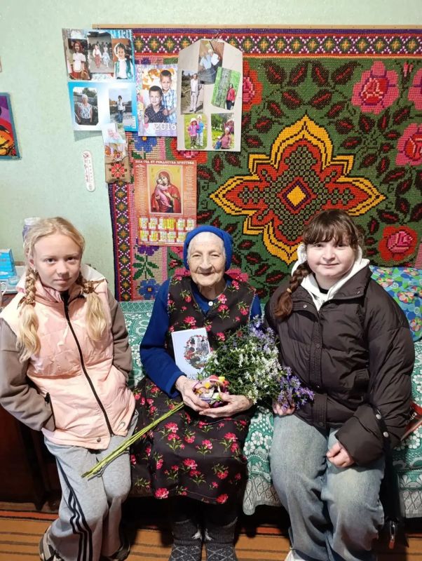 Черноземненский СДК с библиотекой организовали выездное мероприятие "Тепло домашнего очага", посвящённое Дню пожилого человека