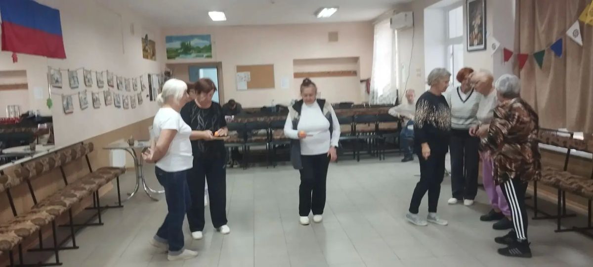 ЭКСКЛЮЗИВ В Бердянске ко Дню пожилого человека прошла акция «Обойдись без докторов!» ЭКСКЛЮЗИВ В Бердянске ко Дню пожилого человека прошла акция «Обойдись без докторов!»