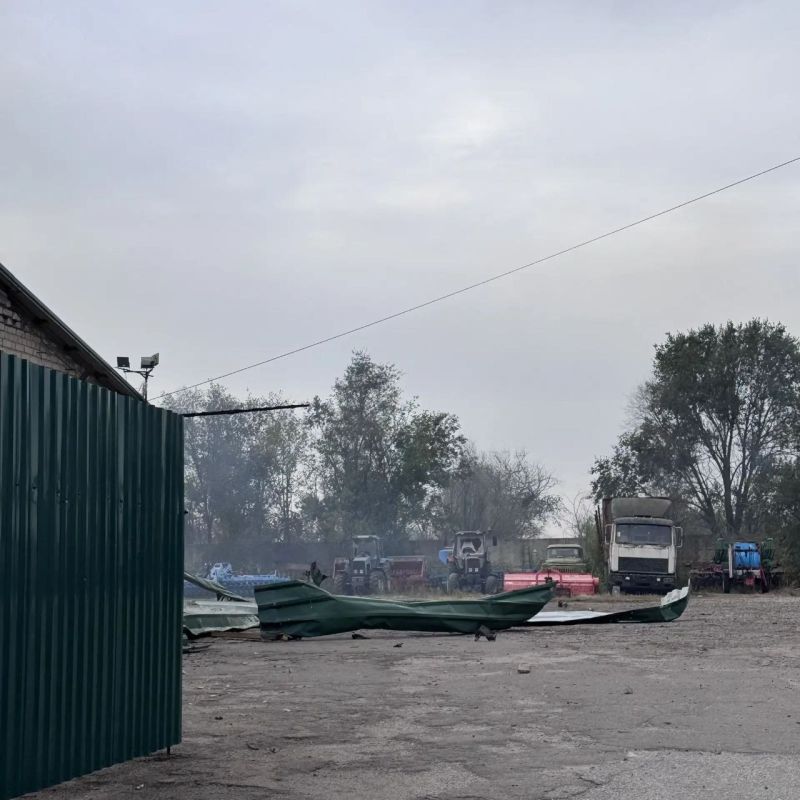 Этой ночью в Тимошовке Запорожской области серьёзно повреждены ангары сельскохозяйственного предприятия Этой ночью в Тимошовке Запорожской области серьёзно повреждены ангары сельскохозяйственного предприятия