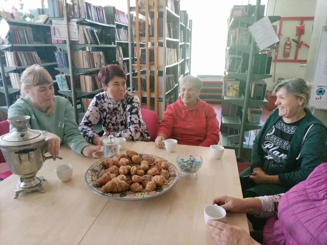 «Мудрость поколений»: в библиотеке села Трояны состоялся круглый стол к Дню пожилых людей «Мудрость поколений»: в библиотеке села Трояны состоялся круглый стол к Дню пожилых людей