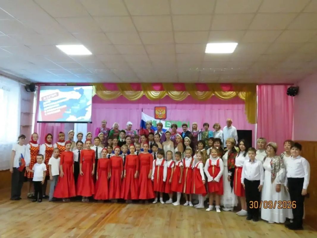 С Россией в сердце. Сегодня в стенах МКУ ЦКиД «Современник» города Бердянск прошло торжественное мероприятие «С Россией в сердце» , посвященное важной исторической дате — воссоединению новых территорий с Российской... С Россией в сердце. Сегодня в стенах МКУ ЦКиД «Современник» города Бердянск прошло торжественное мероприятие «С Россией в сердце» , посвященное важной исторической дате — воссоединению новых территорий с Российской...