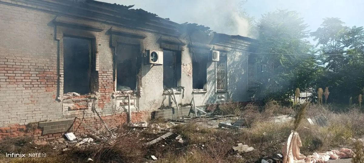 Утром 2 октября в результате артиллерийского обстрела значительно пострадало здание Каменско-Днепровского ТИК Запорожской области