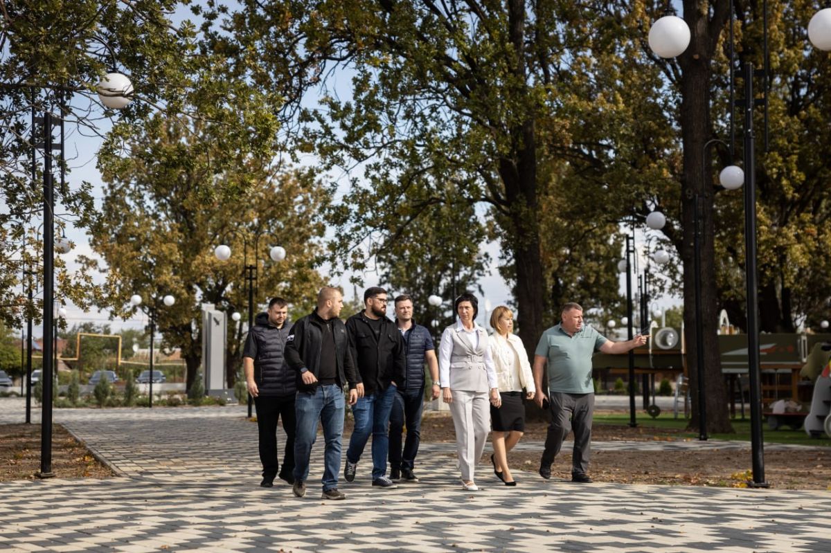 Председатель Мелитопольского городского Совета депутатов Ирина Матвиенко оценила ход работ по благоустройству парка Участников СВО Председатель Мелитопольского городского Совета депутатов Ирина Матвиенко оценила ход работ по благоустройству парка Участников СВО