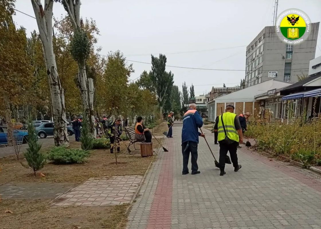На проспекте 50-летия Победы прошёл субботник На проспекте 50-летия Победы прошёл субботник