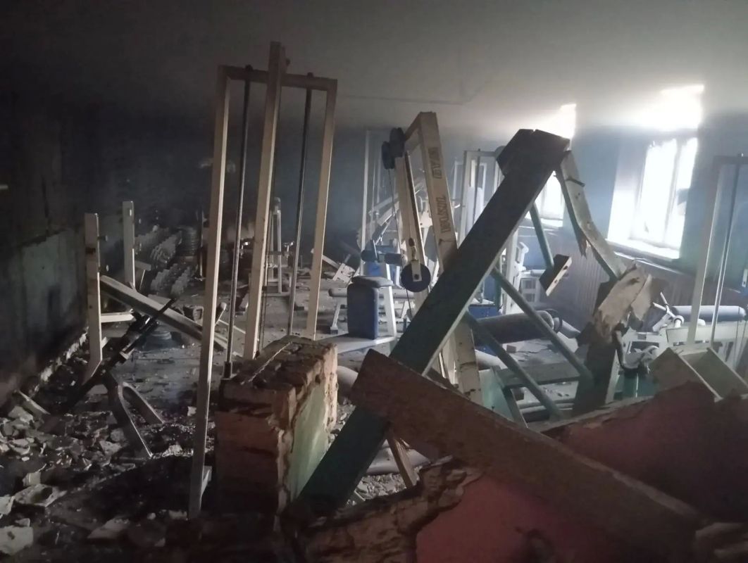 ВСУ ударили по детско-юношеской спортивной школе в Каменке-Днепровской ВСУ ударили по детско-юношеской спортивной школе в Каменке-Днепровской