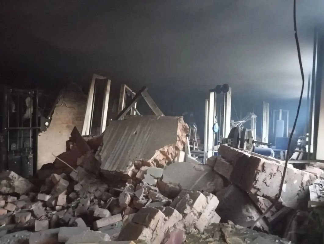 ВСУ ударили по детско-юношеской спортивной школе в Каменке-Днепровской ВСУ ударили по детско-юношеской спортивной школе в Каменке-Днепровской