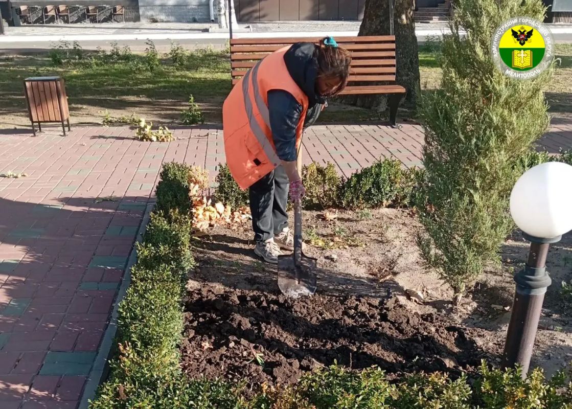 В Мелитополе готовят клумбы к высадке растений В Мелитополе готовят клумбы к высадке растений