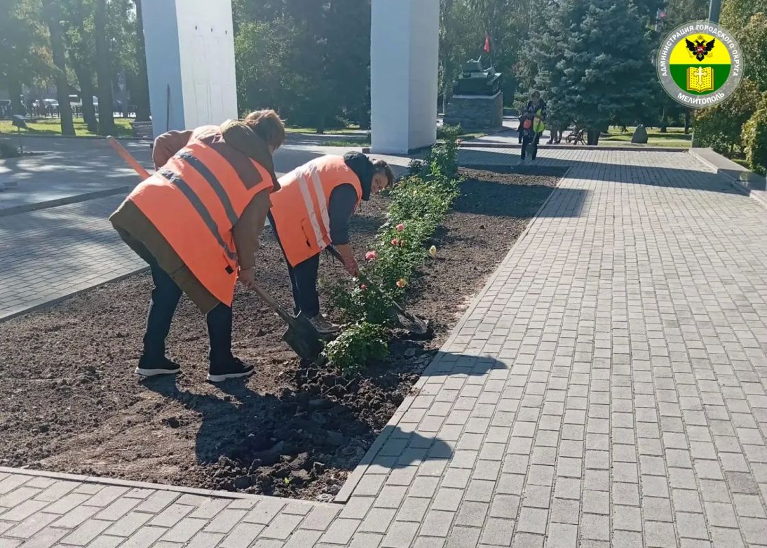 В Мелитополе готовят клумбы к высадке растений В Мелитополе готовят клумбы к высадке растений