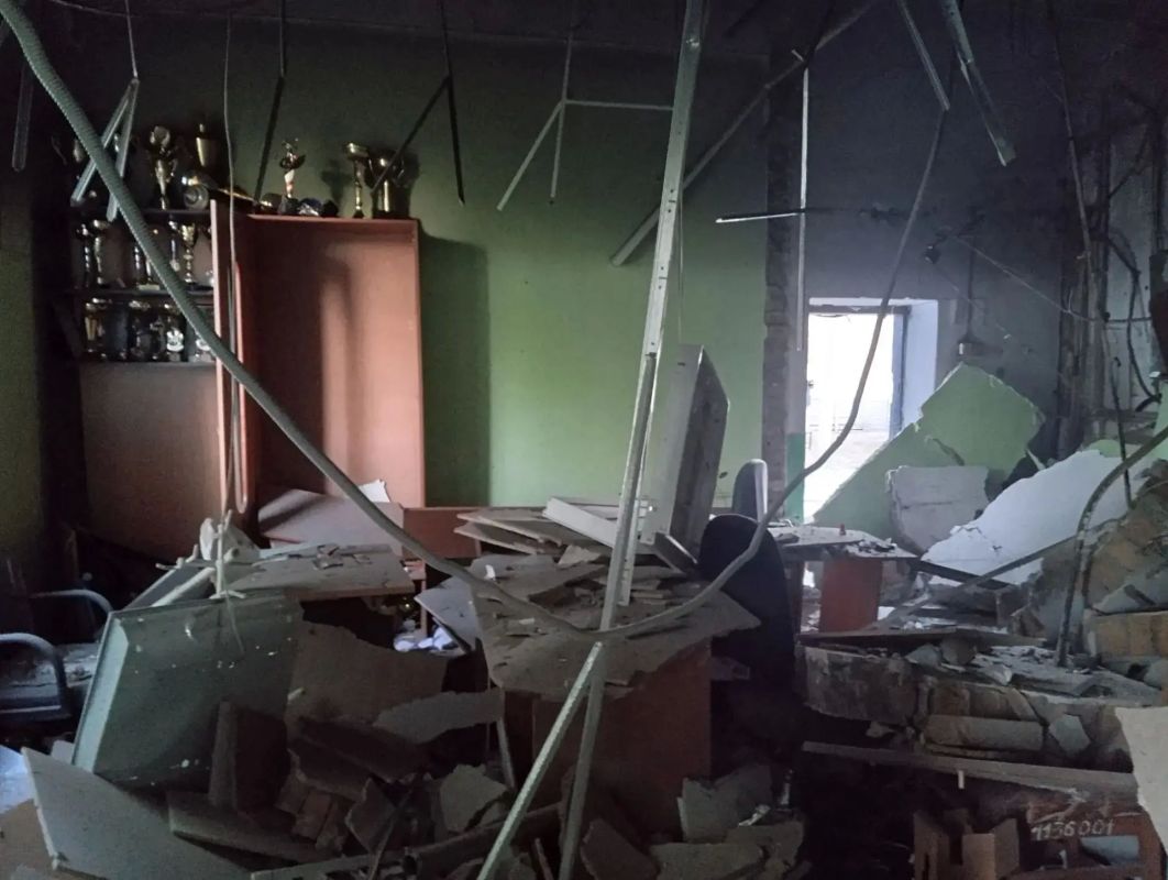ВСУ ударили по детско-юношеской спортивной школе в Каменке-Днепровской ВСУ ударили по детско-юношеской спортивной школе в Каменке-Днепровской