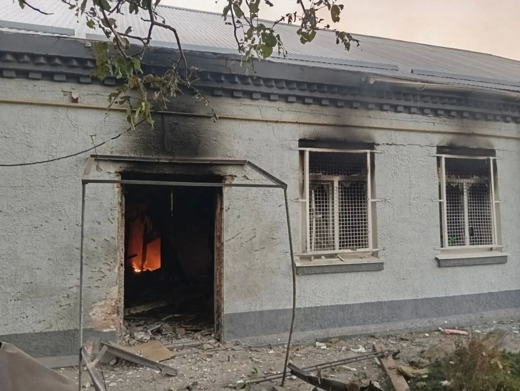 ВСУ ударили по детско-юношеской спортивной школе в Каменке-Днепровской ВСУ ударили по детско-юношеской спортивной школе в Каменке-Днепровской