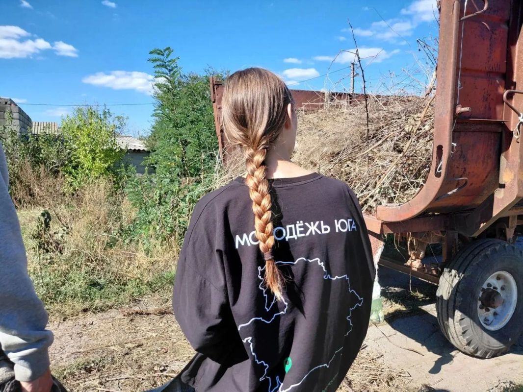 Осенняя уборка в Азовском. Жители села Азовское показали, как важно заботиться о родном поселке: своими силами они провели осеннюю уборку территории Осенняя уборка в Азовском. Жители села Азовское показали, как важно заботиться о родном поселке: своими силами они провели осеннюю уборку территории