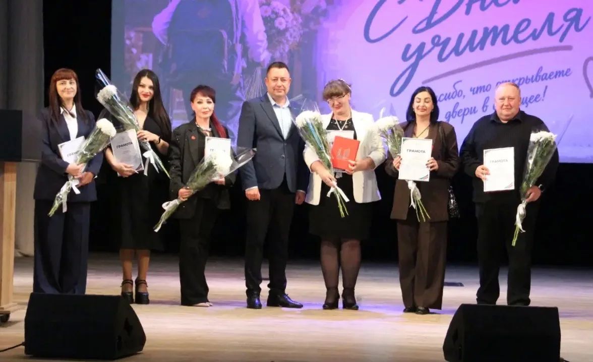 Дмитрий Алференко: Сегодня мы поздравили тех, на ком держится школа Дмитрий Алференко: Сегодня мы поздравили тех, на ком держится школа
