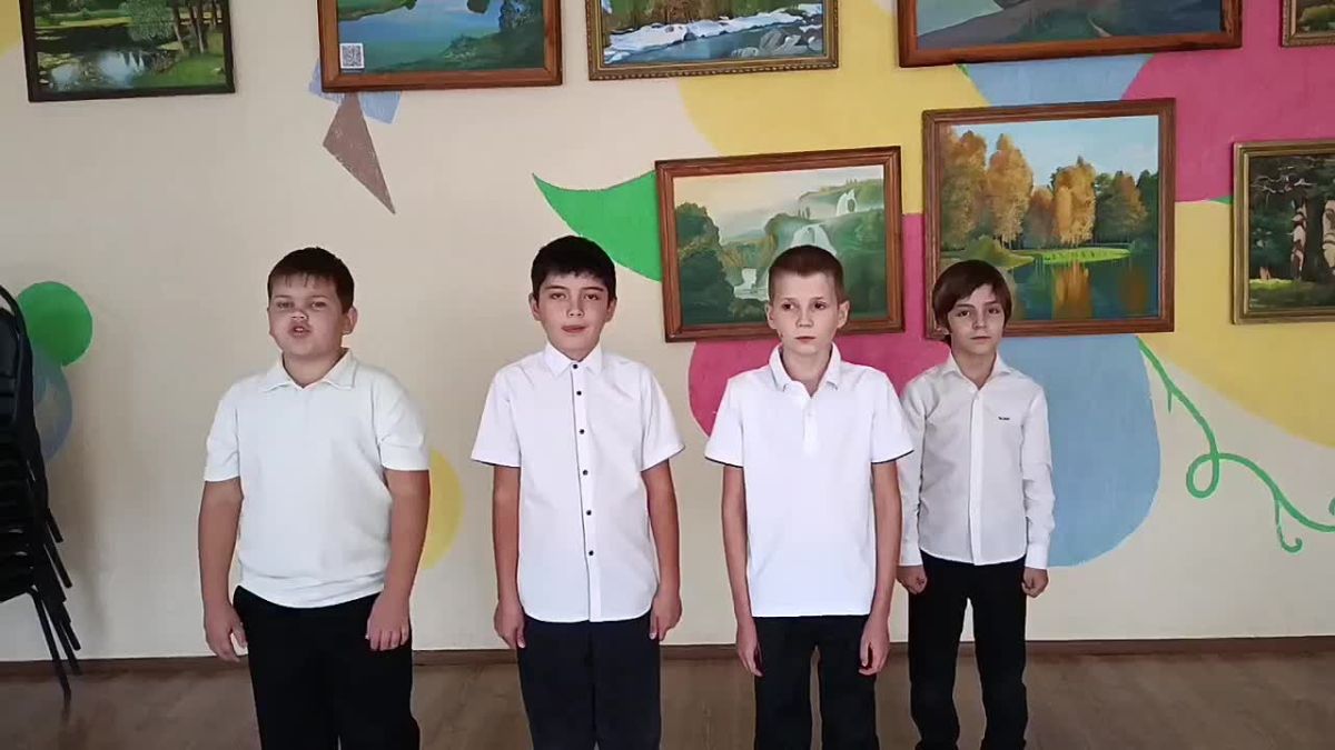 Учителей Новоданиловской школы №32 спешат поздравить учащиеся 3-го класса!