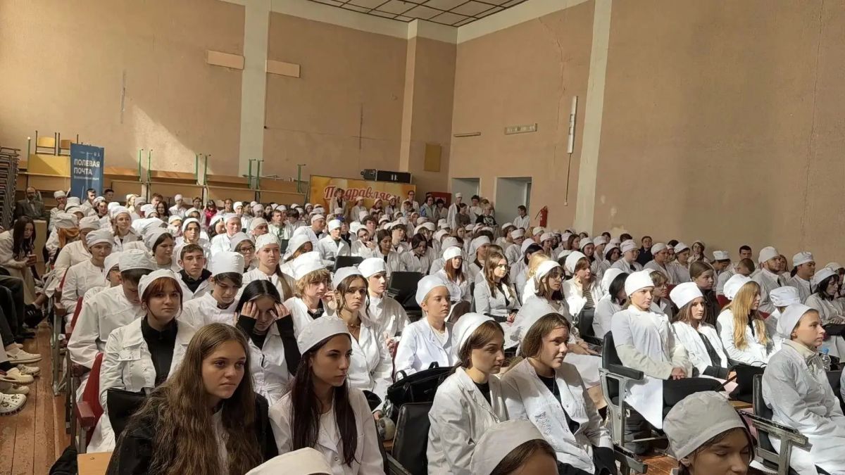 В Бердянском медколледже прошел праздник в честь Дня учителя и Дня среднего профессионального орбразования В Бердянском медколледже прошел праздник в честь Дня учителя и Дня среднего профессионального орбразования