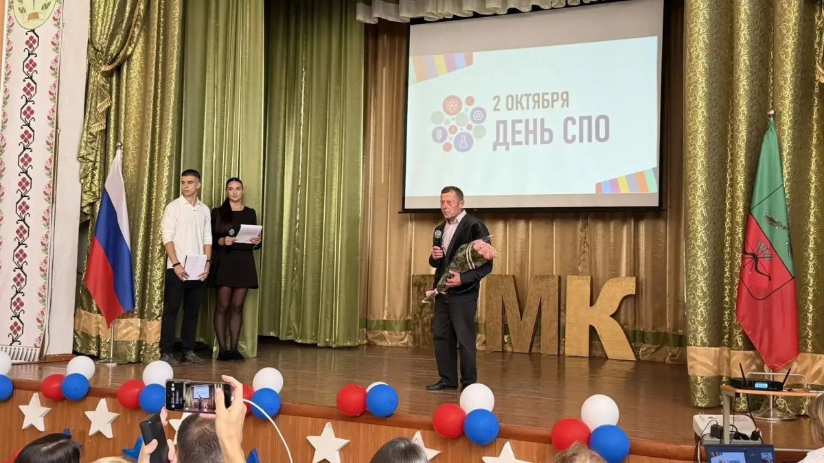 В Бердянском медколледже прошел праздник в честь Дня учителя и Дня среднего профессионального орбразования В Бердянском медколледже прошел праздник в честь Дня учителя и Дня среднего профессионального орбразования