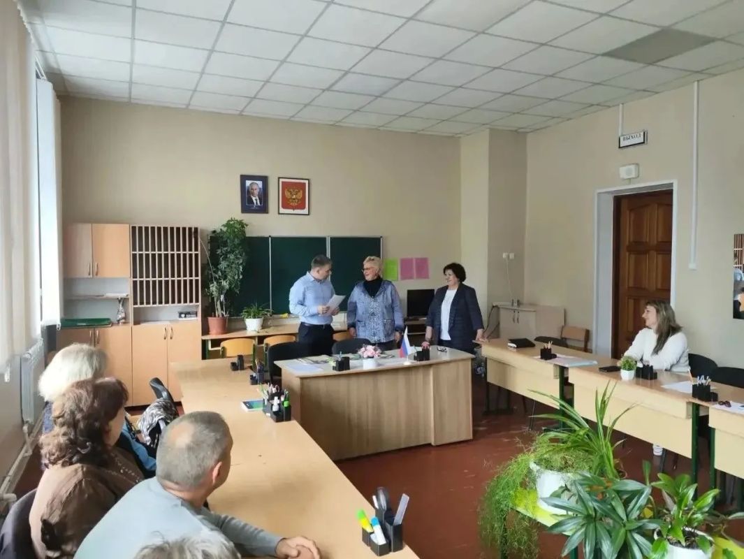 «Профессия, которая меняет мир: поздравляем с Днём учителя» «Профессия, которая меняет мир: поздравляем с Днём учителя»