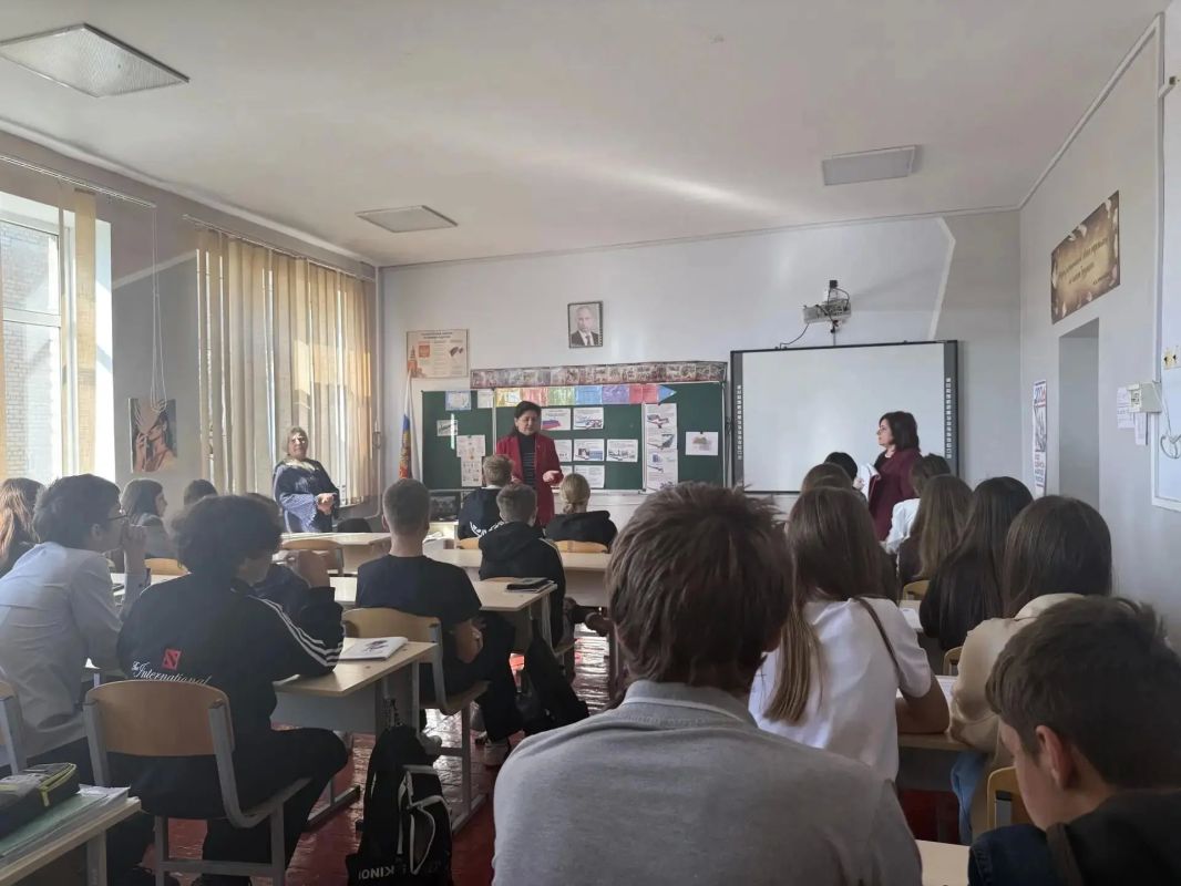 Ко Дню воссоединения Донецкой Народной Республики, Луганской Народной Республики, Запорожской и Херсонской областей с Российской Федерацией председатель ТИК № 5 Приазовского МО провела информационную встречу с учащимися... Ко Дню воссоединения Донецкой Народной Республики, Луганской Народной Республики, Запорожской и Херсонской областей с Российской Федерацией председатель ТИК № 5 Приазовского МО провела информационную встречу с учащимися...