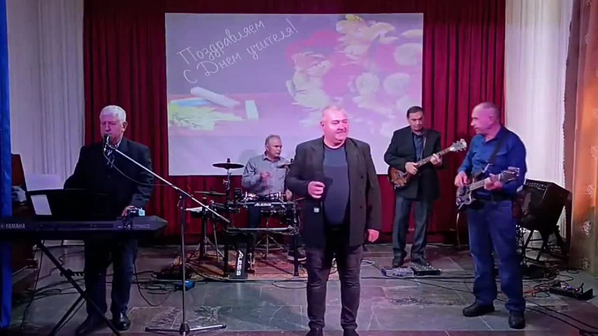 Михайловский дом культуры поздравляет всех педагогов с профессиональным праздником — Днём учителя