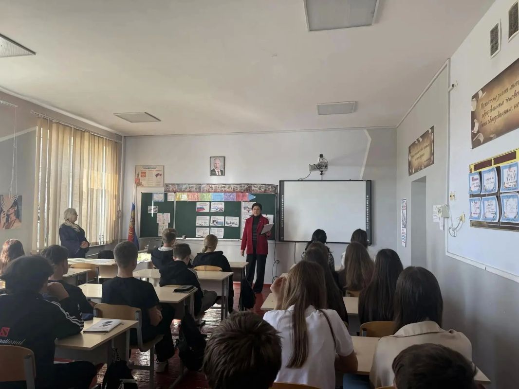 Ко Дню воссоединения Донецкой Народной Республики, Луганской Народной Республики, Запорожской и Херсонской областей с Российской Федерацией председатель ТИК № 5 Приазовского МО провела информационную встречу с учащимися... Ко Дню воссоединения Донецкой Народной Республики, Луганской Народной Республики, Запорожской и Херсонской областей с Российской Федерацией председатель ТИК № 5 Приазовского МО провела информационную встречу с учащимися...