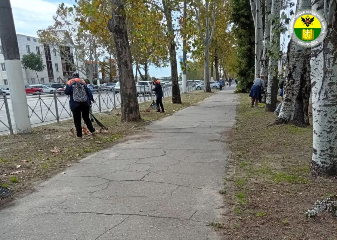 В Мелитополе навели порядок на проспекте 50-летия Победы В Мелитополе навели порядок на проспекте 50-летия Победы
