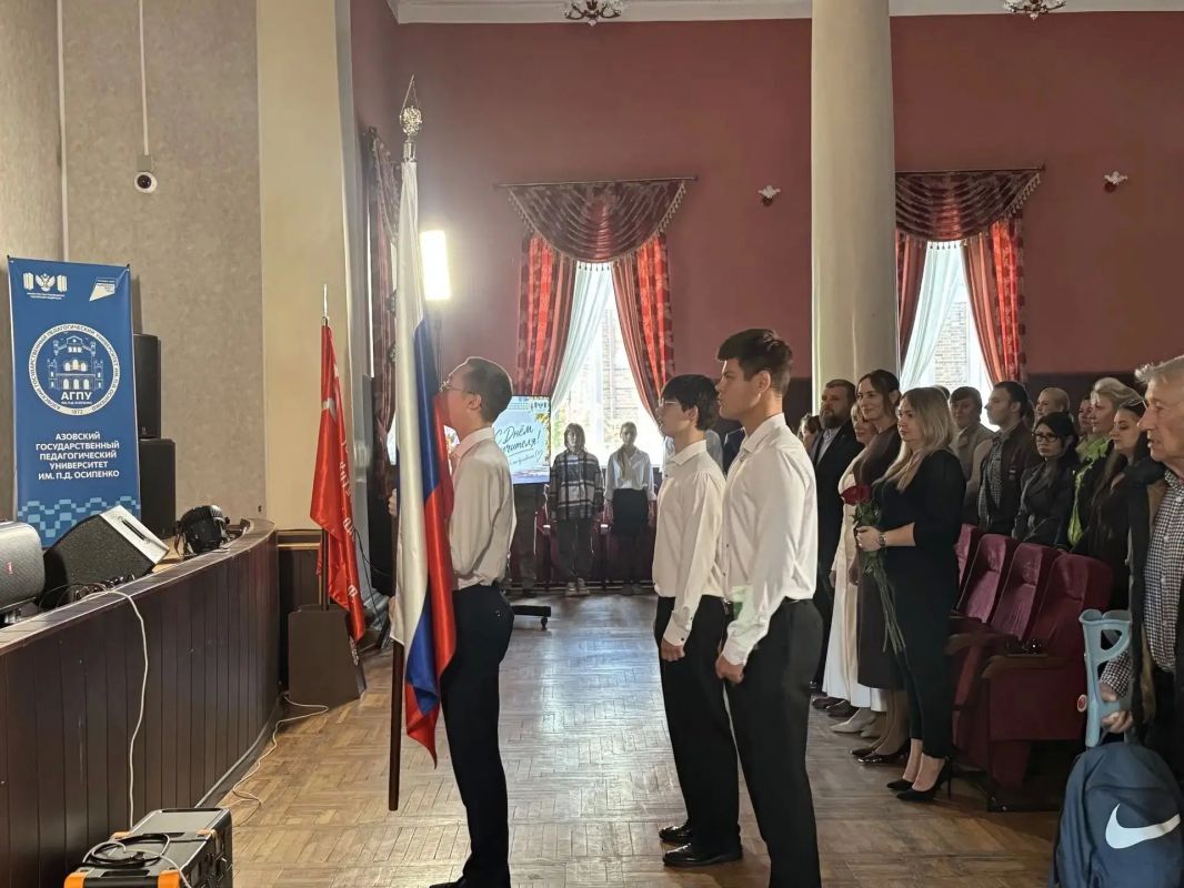В Бердянске состоялся концерт ко Дню учителя «Мелодии знаний» В Бердянске состоялся концерт ко Дню учителя «Мелодии знаний»