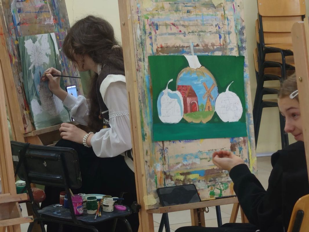 Ко Дню учителя — с любовью и творчеством