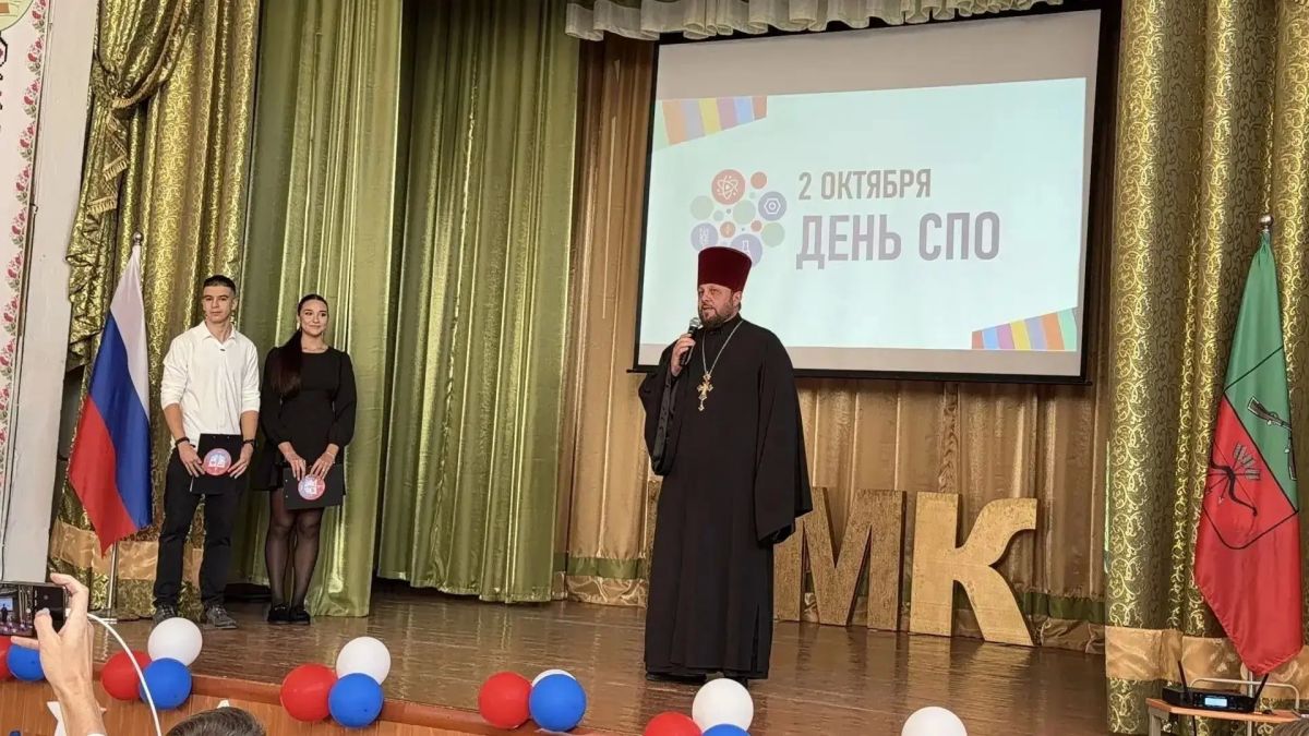 В Бердянском медколледже прошел праздник в честь Дня учителя и Дня среднего профессионального орбразования