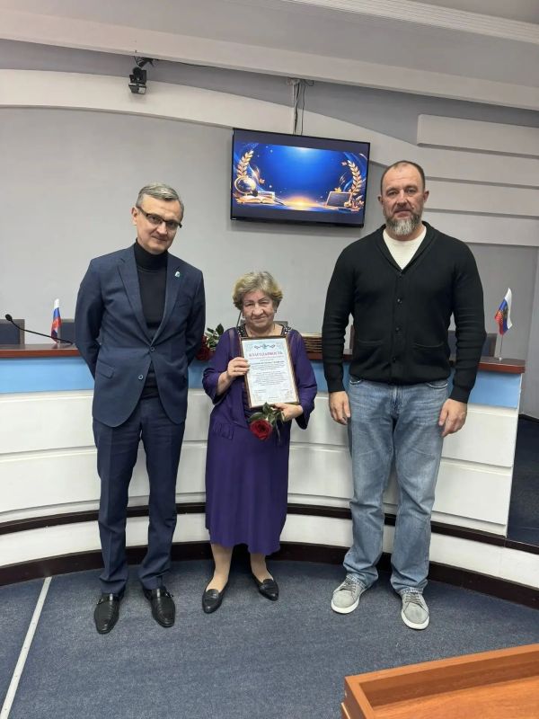 В Бердянске состоялось торжественное мероприятие ко Дню учителя В Бердянске состоялось торжественное мероприятие ко Дню учителя